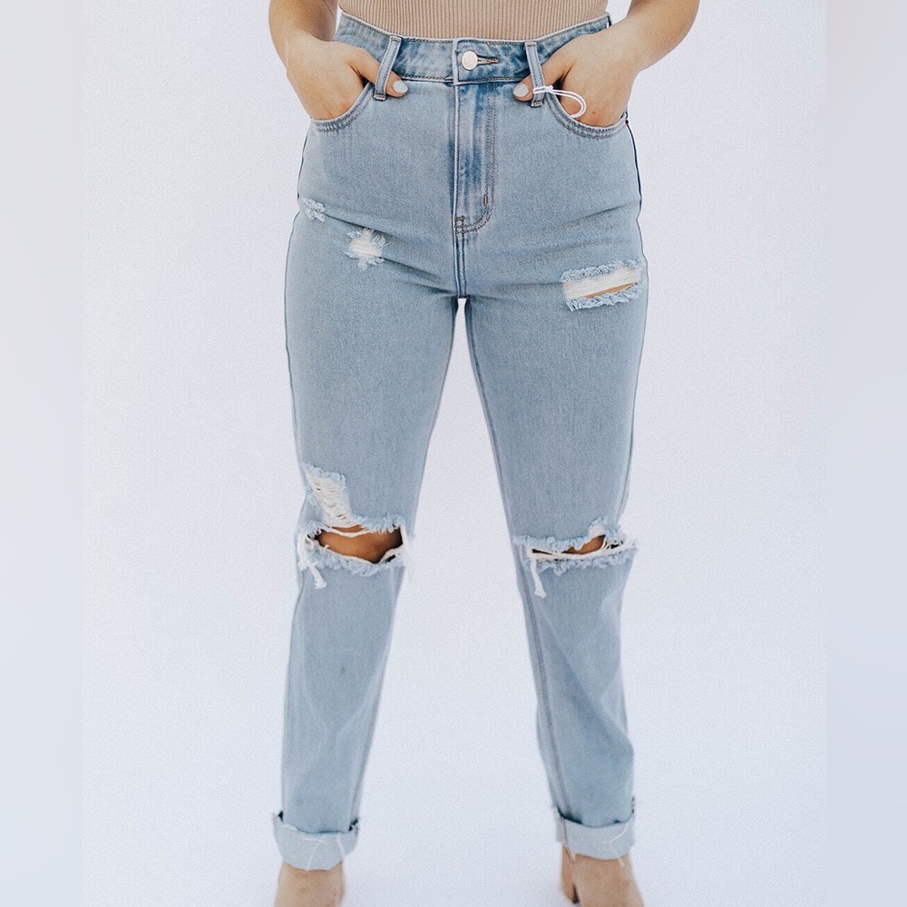 BNWT High Rise Mom Jean